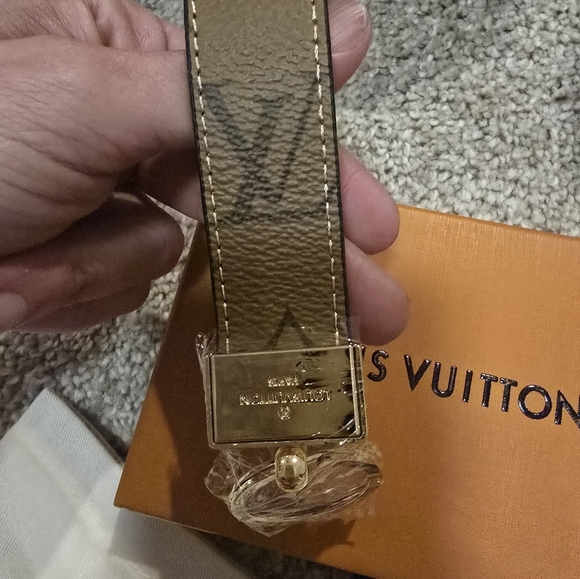 LV Keychain - Picture 7 of 9